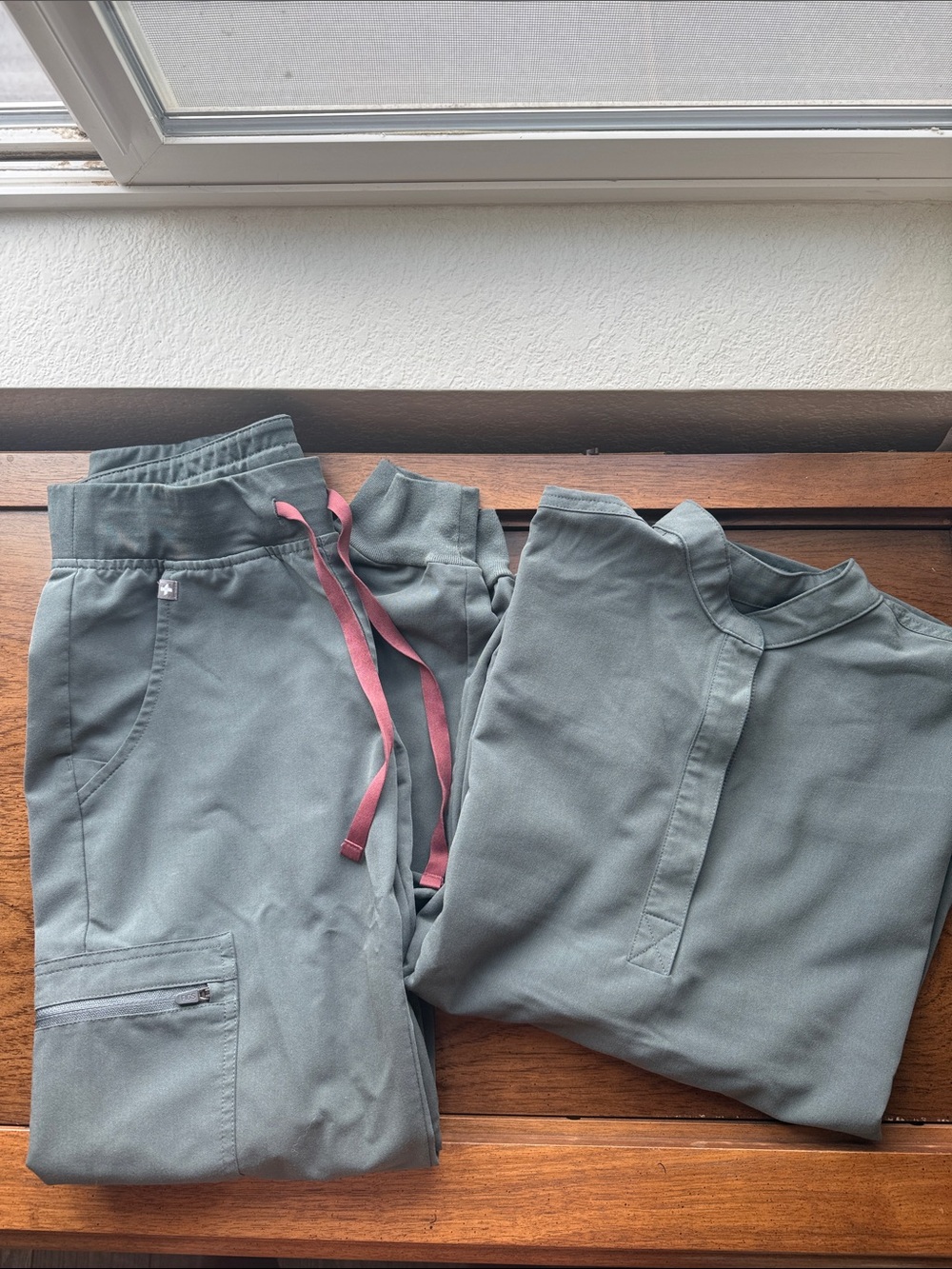 FIGS Bonsai XS Women's Scrub Set Rafaela and Zamora Joggers
